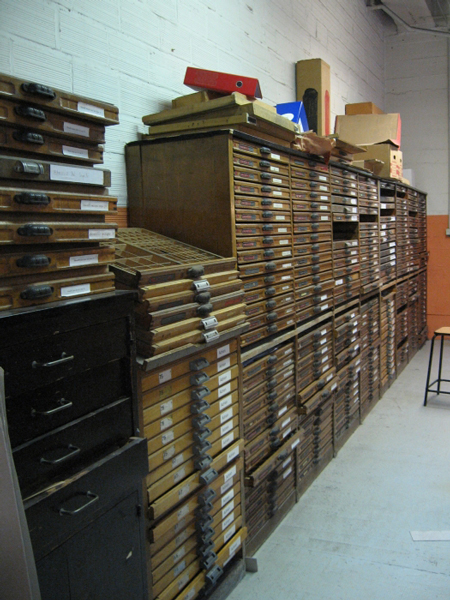 Meubles de rangement des casses typo - École Estienne